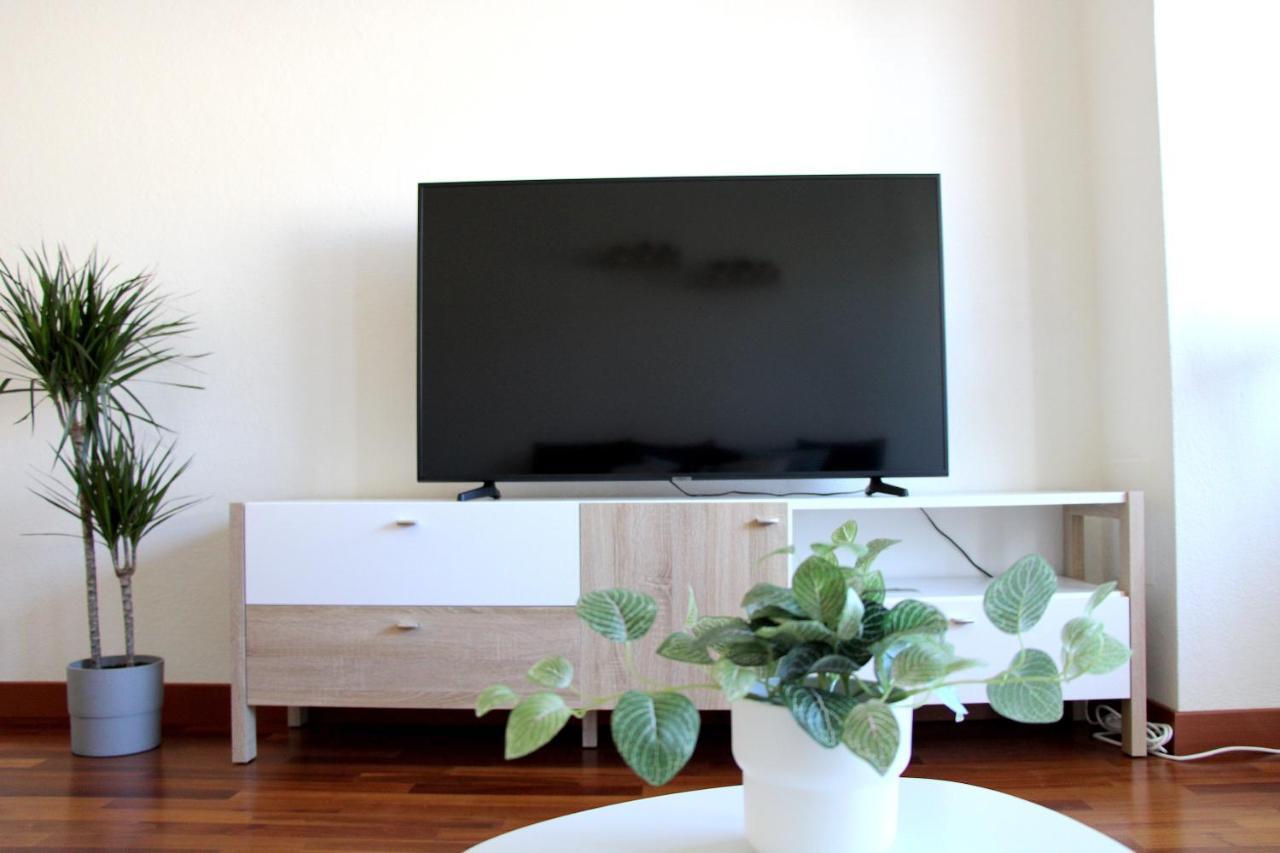 Cozy Apartment With Free Parking & Close To Lake Lugano Buitenkant foto