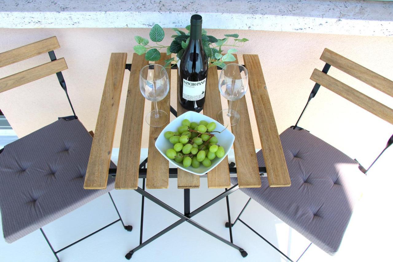 Cozy Apartment With Free Parking & Close To Lake Lugano Buitenkant foto