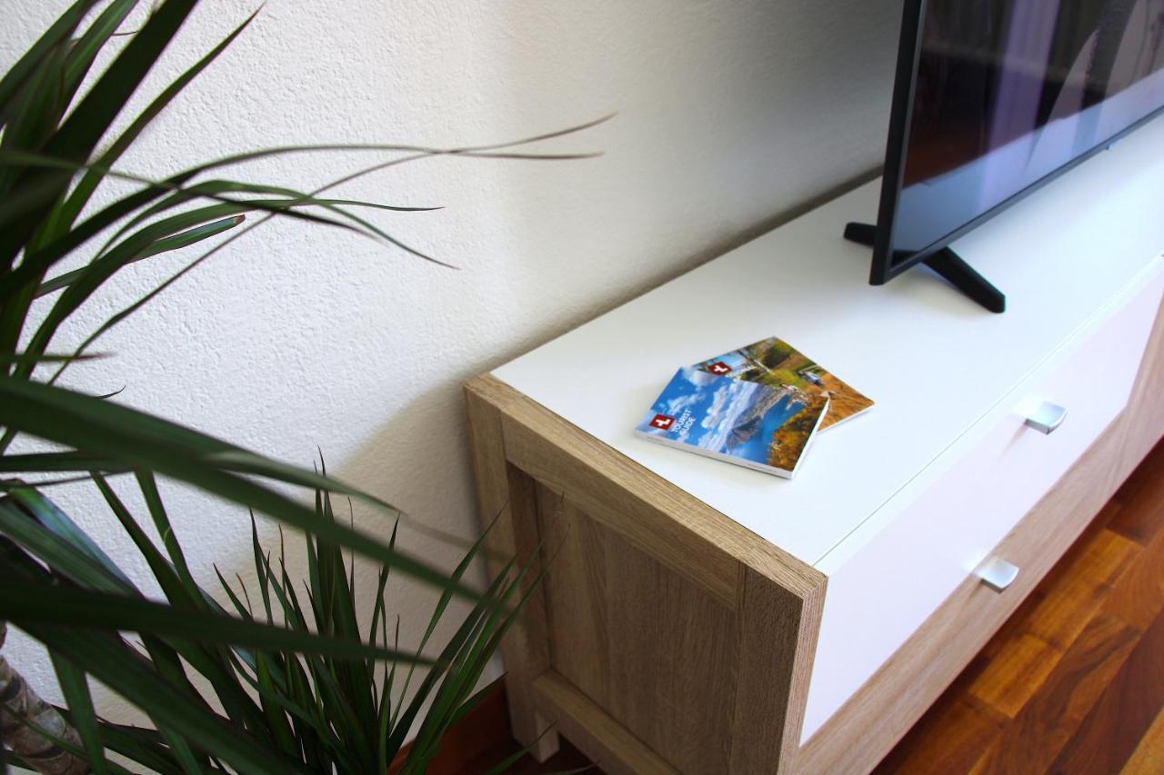 Cozy Apartment With Free Parking & Close To Lake Lugano Buitenkant foto